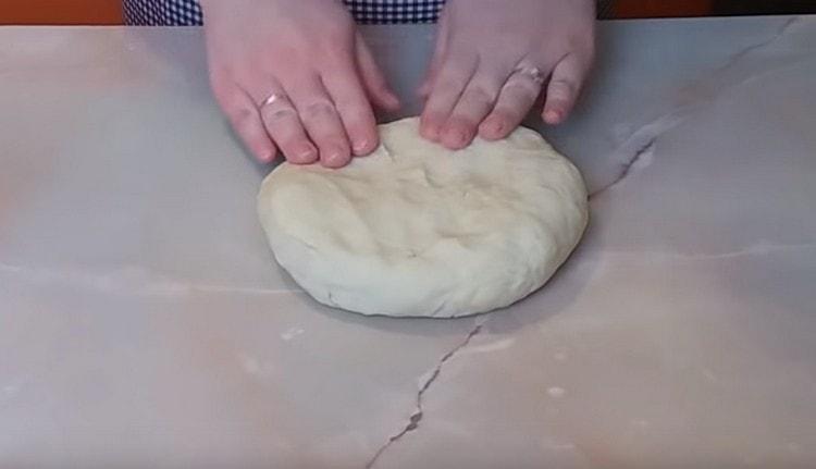 Knead the dough.