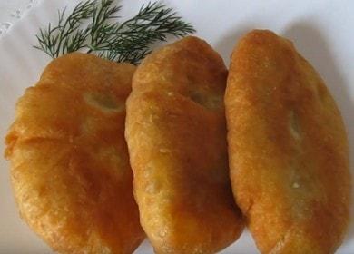 Preparamos deliciosos pasteles con papas en kéfir de acuerdo con una receta paso a paso con una foto.