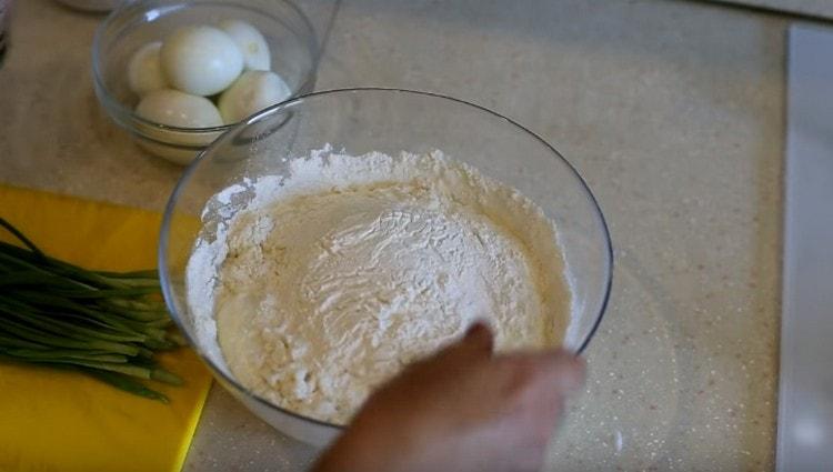Add the flour and mix the dough.