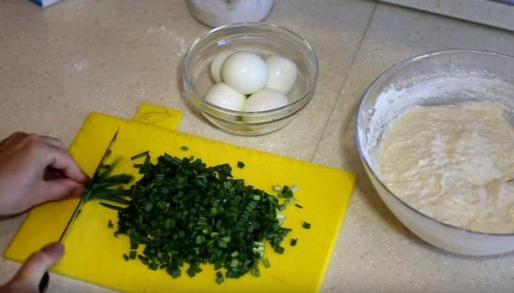 Chop the green onion for the filling