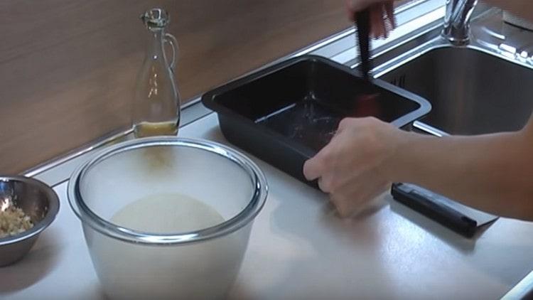 Grease a baking sheet with vegetable oil.