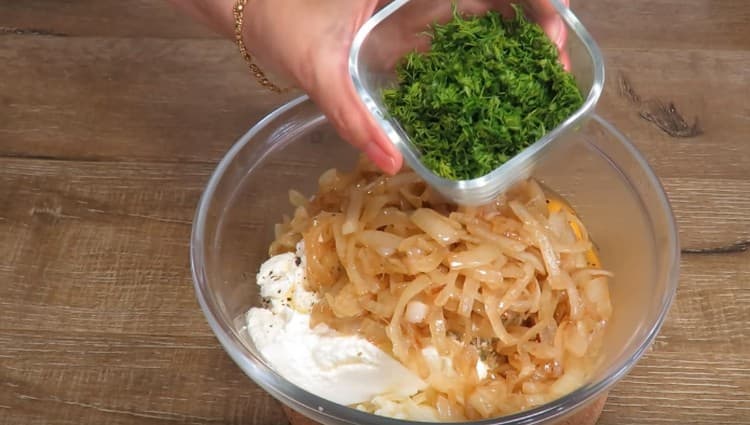 Agregue verduras picadas al relleno.