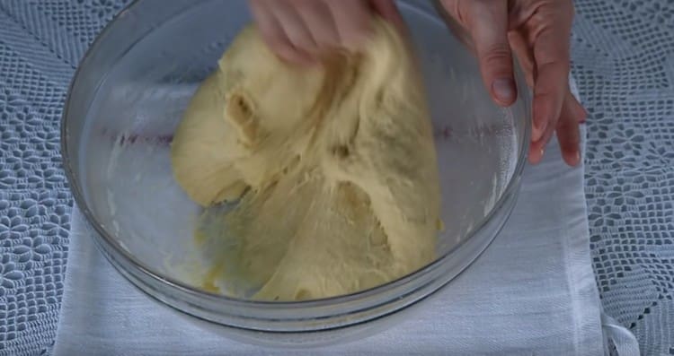 When kneading, the dough will stick to your hands, it’s normal.