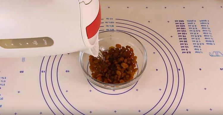 Pour raisins with boiling water.