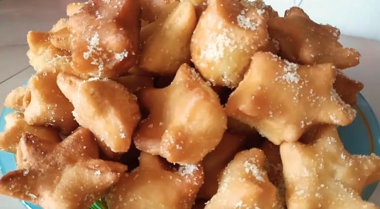 Les beignets sur la saumure sont prêts.