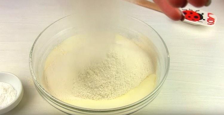 Sift the flour to the liquid components.