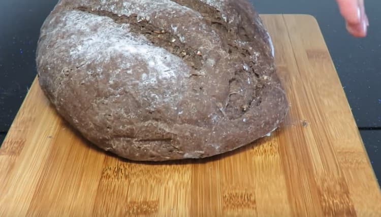 Essayez cette recette de pain brun simple et préparez des gâteaux parfumés faits maison.