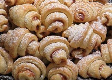 The most delicate bagels of cottage cheese with jam filling