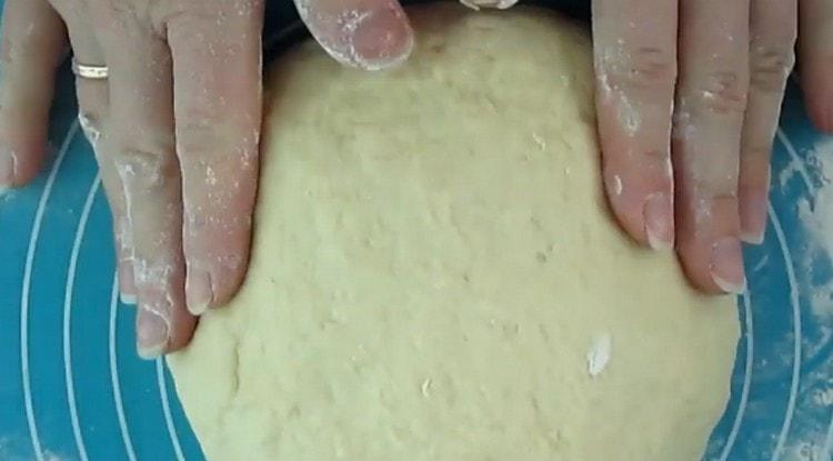 Une pâte bien préparée ne doit pas coller aux mains.