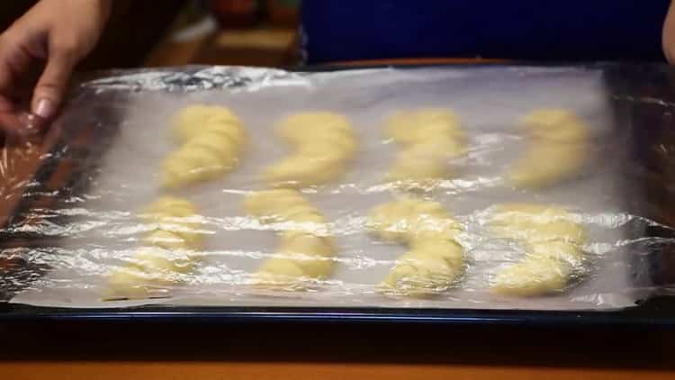 To make yeast bagels, place the dough under a film