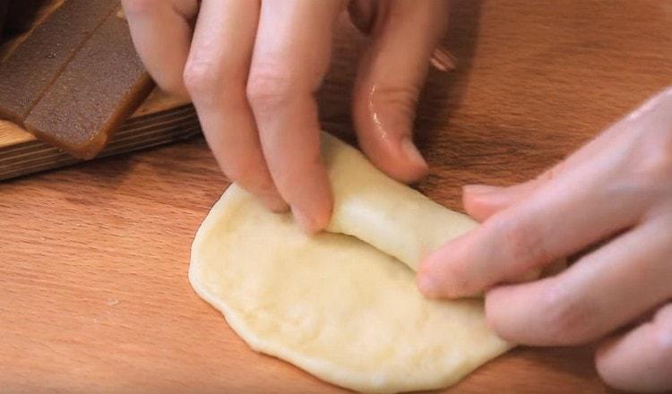 Wrap the dough with jam, but not completely.