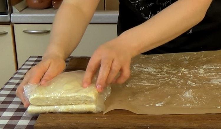 Ponemos la masa en una bolsa y la enviamos al refrigerador.