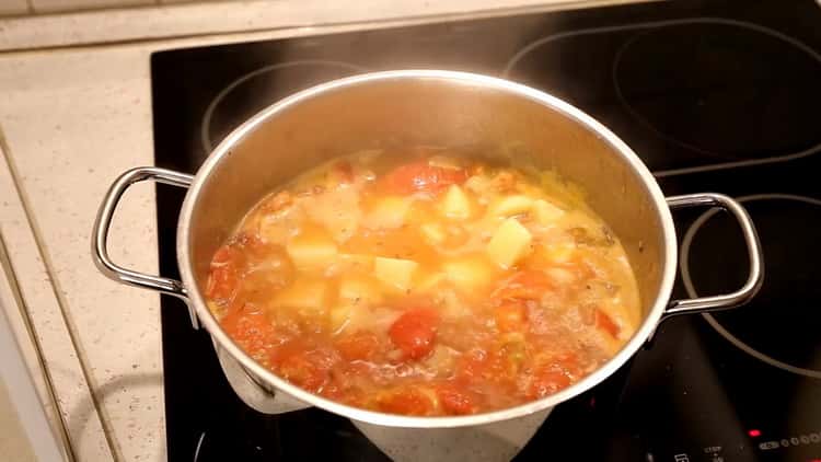 Pour faire une soupe de goberge, ajoutez des pommes de terre