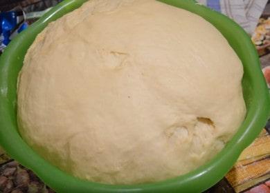 We prepare rich yeast dough for pies according to the recipe with a photo.