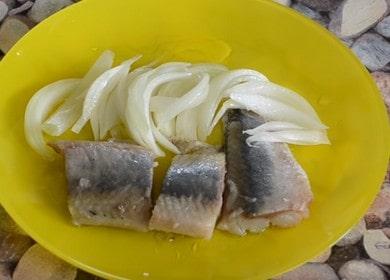 Delicious salted herring at home
