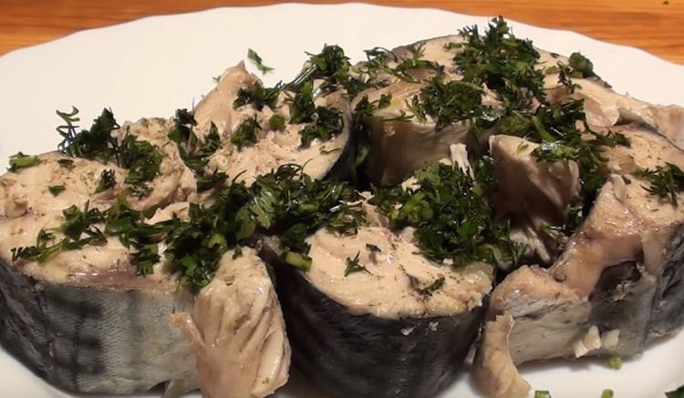Boiled mackerel is not as greasy as fried or baked.