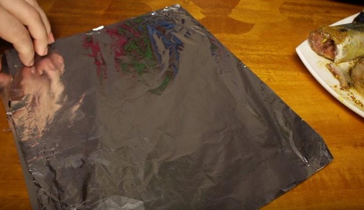 The foil for the dish needs to be folded in two layers.