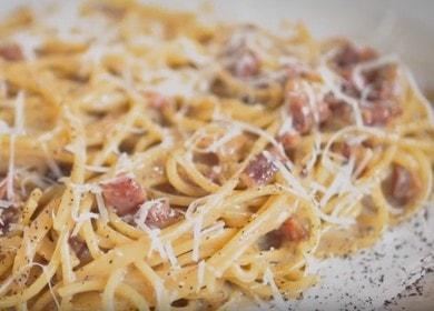 We prepare delicious spaghetti with bacon according to a step by step recipe with a photo.