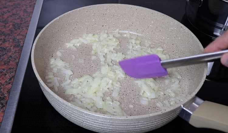 Fry the onion in a pan until soft.