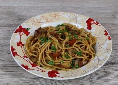 We prepare fragrant spaghetti with mushrooms according to a step by step recipe with a photo.