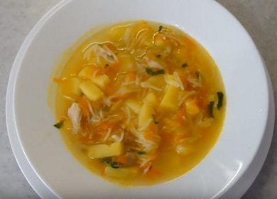 Une simple soupe avec des pâtes et des pommes de terre sur du bouillon de poulet: nous cuisinons selon la recette avec une photo.
