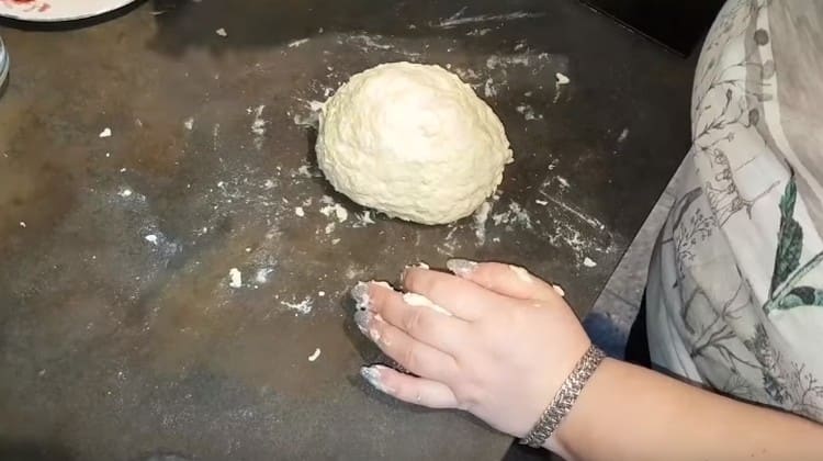 The dough should lie down for about 40 minutes.