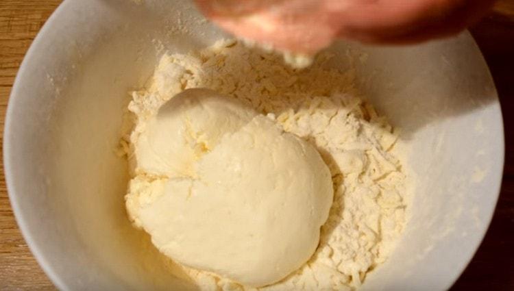 Add cottage cheese to the butter and flour crumbs.