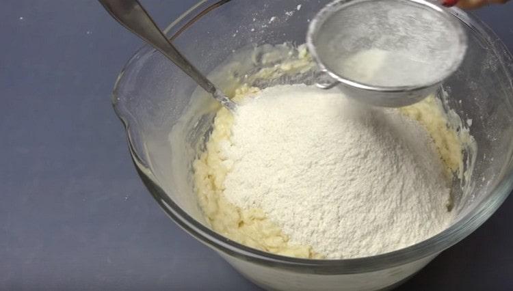 After mixing the mass, add more flour.