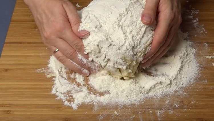Then knead the dough on the board.