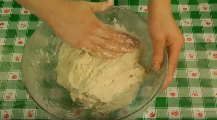 Knead a dough that will not stick to your hands.