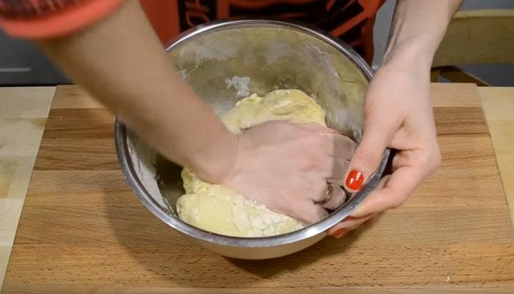 Knead the dough until a homogeneous elastic mass is obtained.