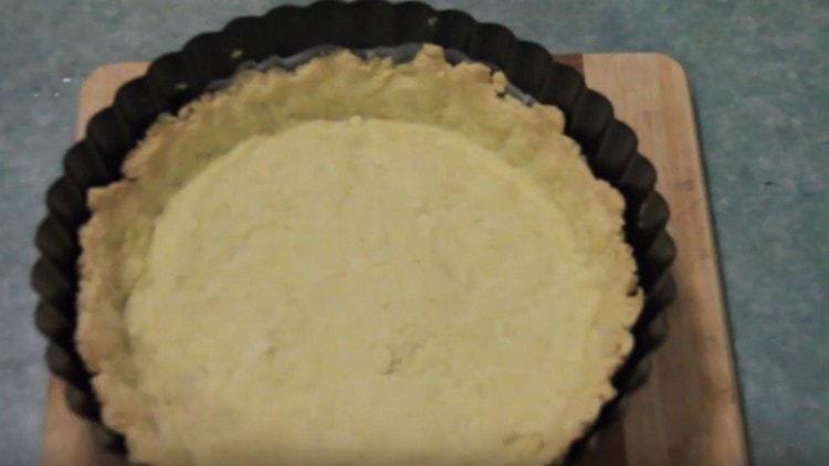 The base for the quiche turned out to be so pretty, it remains only to fill it with the filling.