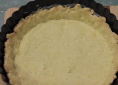 We are preparing the right quiche dough according to a step-by-step recipe with a photo.