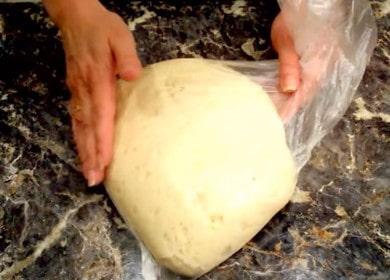 We prepare a delicious yeast dough for pies on milk according to the recipe with a photo.