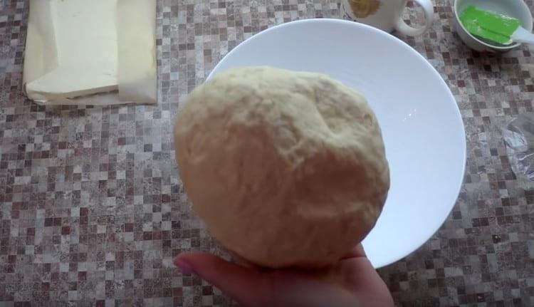 Knead the dough and send it to the refrigerator.