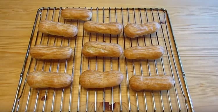 Nous avons préparé la pâte idéale pour les éclairs, il ne reste plus qu'à les refroidir et à les remplir.