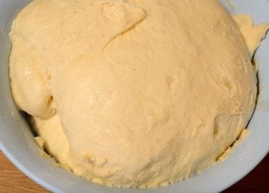 Ideal yeast dough for buns on milk: we cook according to a step by step recipe with a photo.