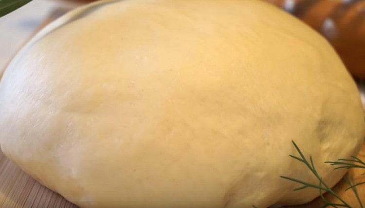 Although dough on a mineral water for dumplings is not difficult to prepare, working with it is very pleasant and easy.