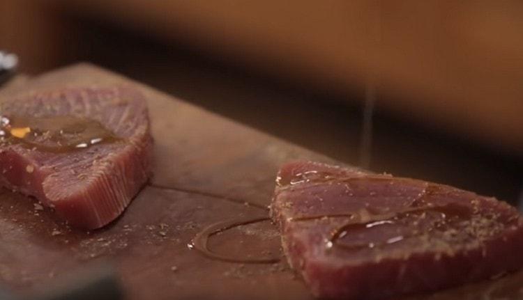 Chaque steak est certainement arrosé d'huile d'olive.