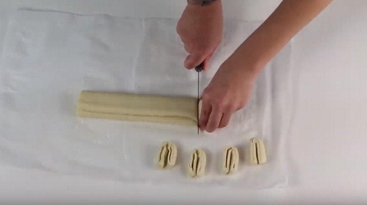 Cut the resulting double roll into portions.