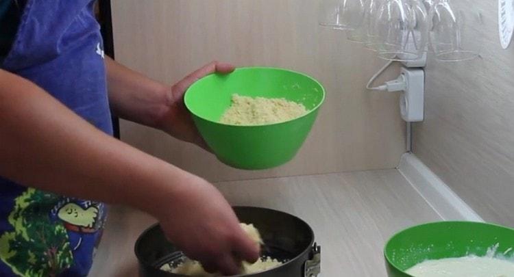 Pour half crumbs into the bottom of the split baking dish.