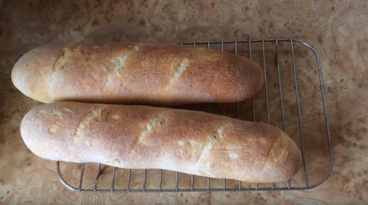 Fragrant French bread is ready.