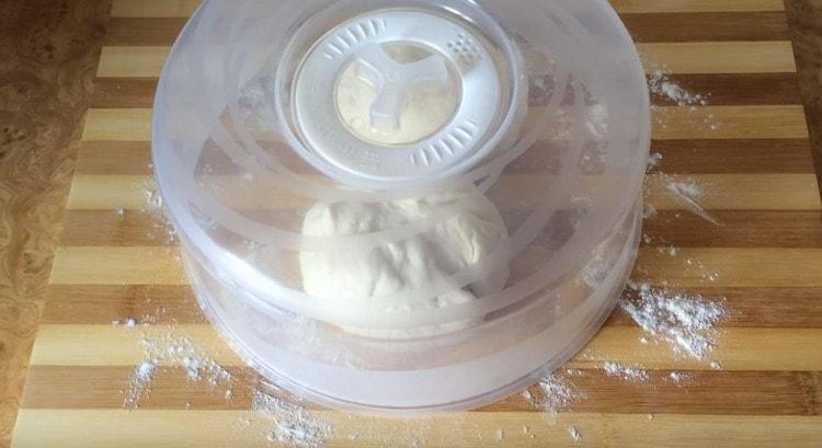 Rounding both parts of the dough let them stand under the lid or towel for 15 minutes.