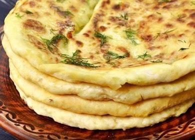 Khachapuri rápido sobre kéfir con queso en una sartén - muy sabroso