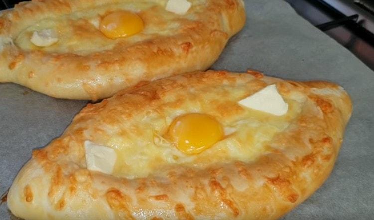 We spread several pieces of oil in khachapuri.