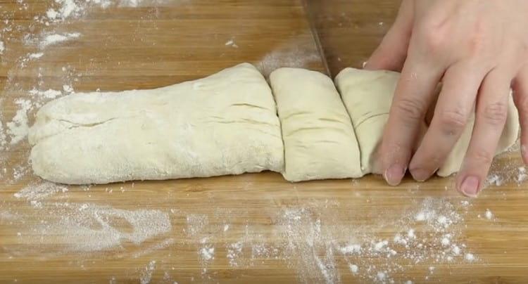 Divide the dough into portioned portions.