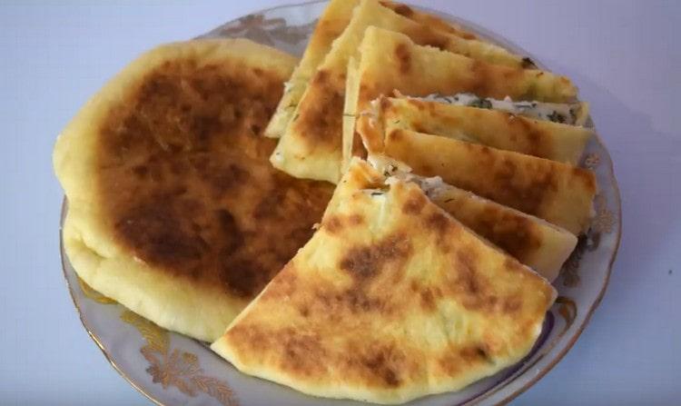 Khachapuri with cottage cheese is very tasty.