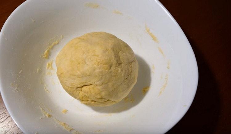 Knead a rather tight dough.