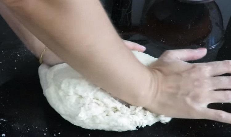 Knead the dough thoroughly on the table.