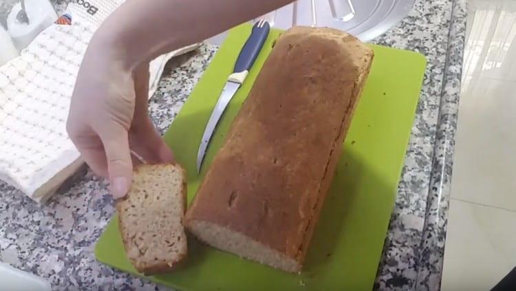 Such whole-wheat flour bread is very tasty.